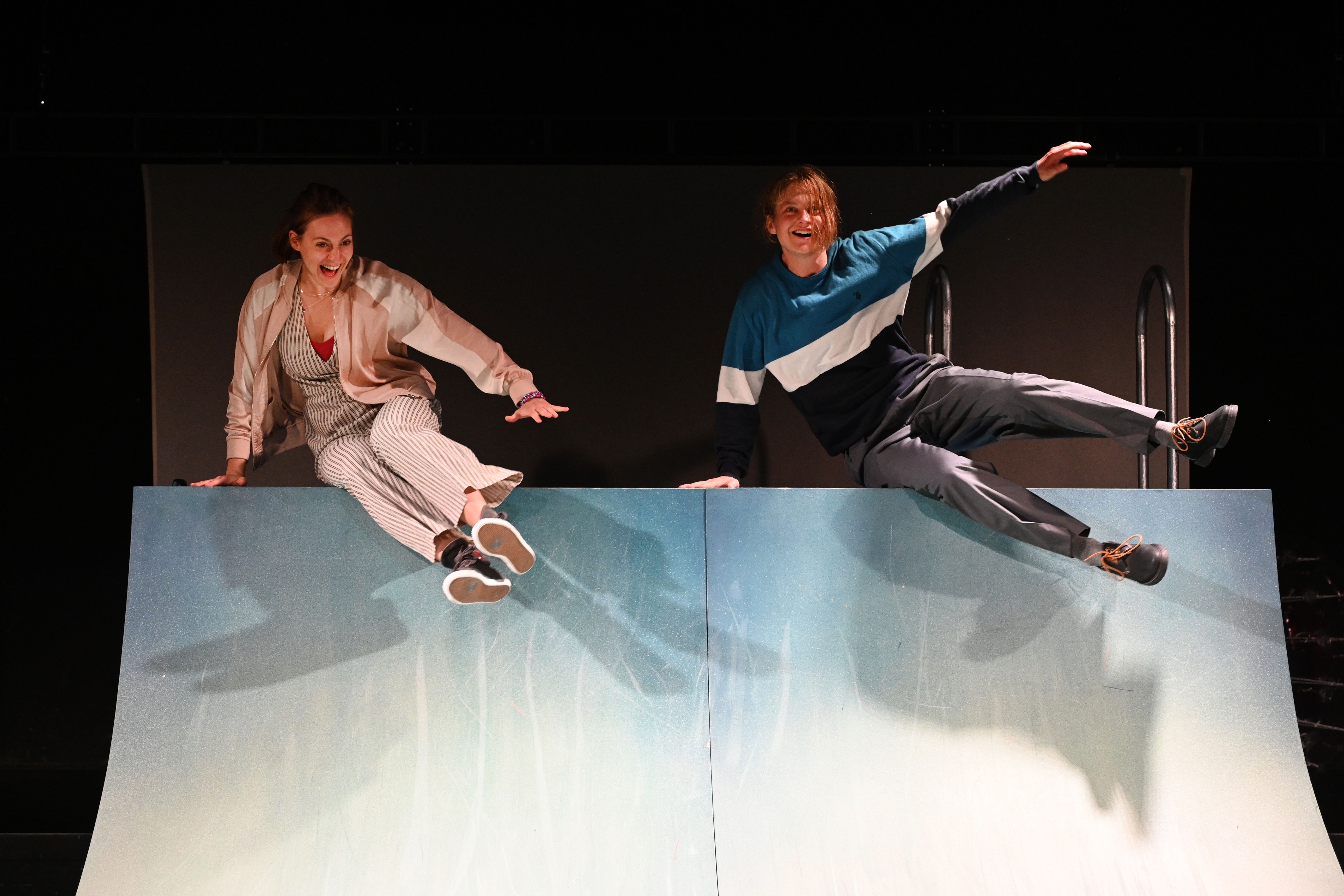 Henning Mittwollen schaukelt mit Stefanie Schwab auf Quaterpipe